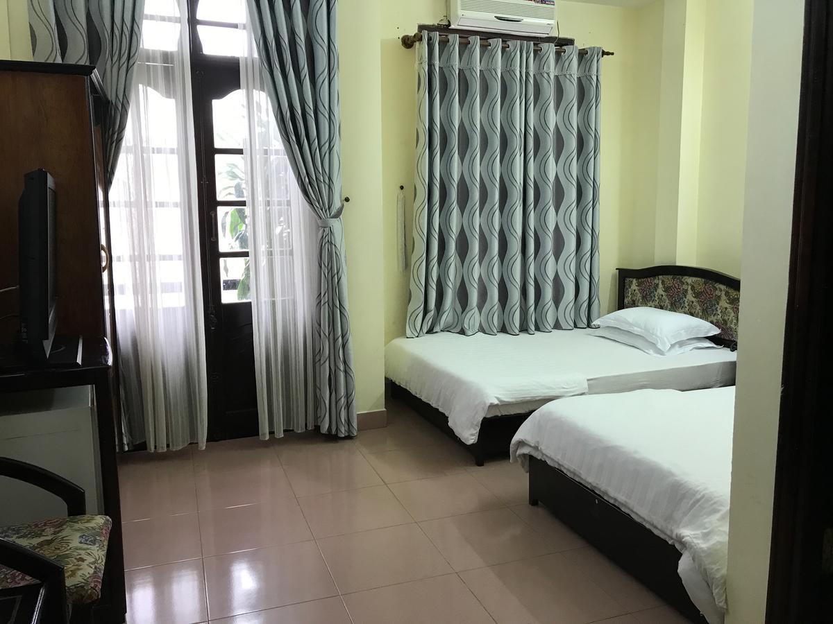 Cat Phu Hotel Буонметхуот Екстер'єр фото